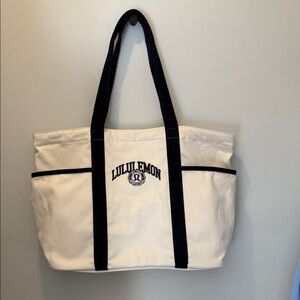 Lululemon Daily Multi-Pocket Canvas Tote Bag 20L
Collegiate NWOT